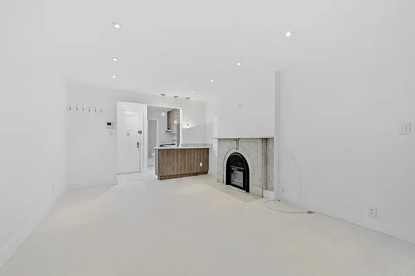 Rented by R New York | media 11