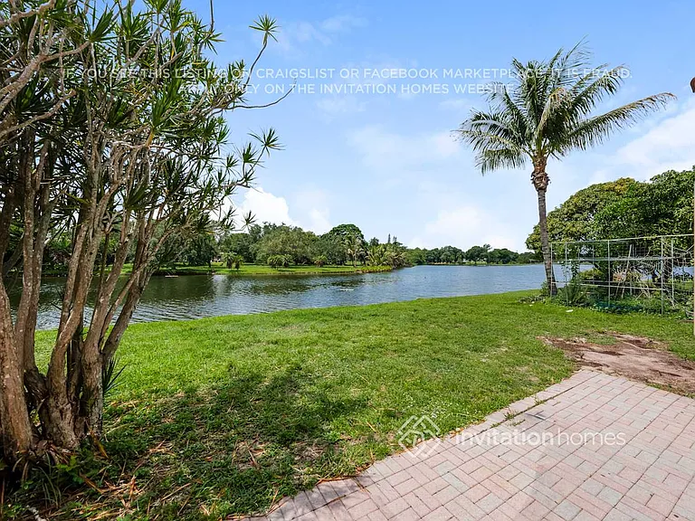 9496 Lago Dr — Photo 16