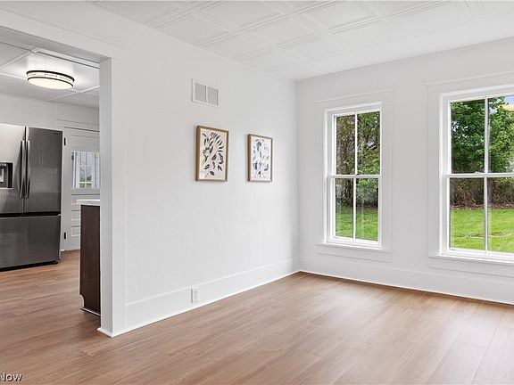 5th image of 301 Liberty St