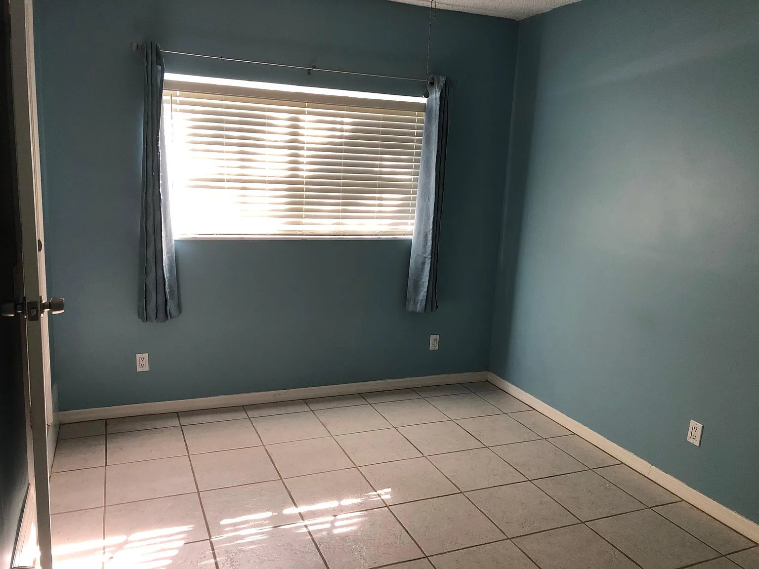 3 bed, 1300 sqft, $1,800 — Photo 3