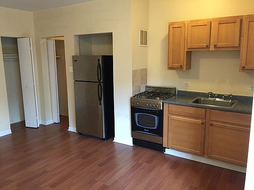 5th image of 4555 N Malden St APT 316
