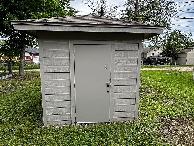 814 S Martin Luther King Jr Dr — Photo 26