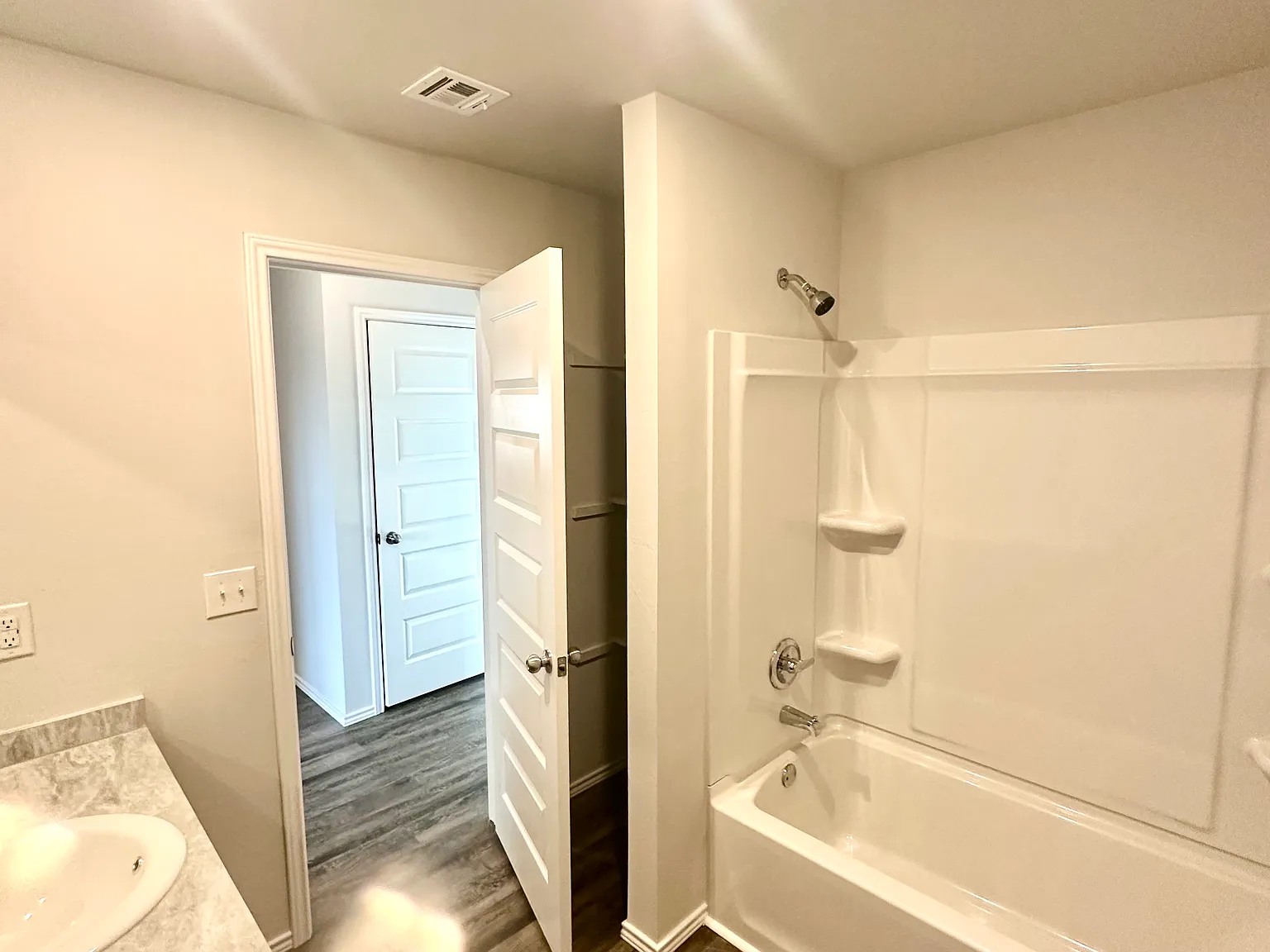 4 bed, 1852 sqft, $2,000 — Photo 3