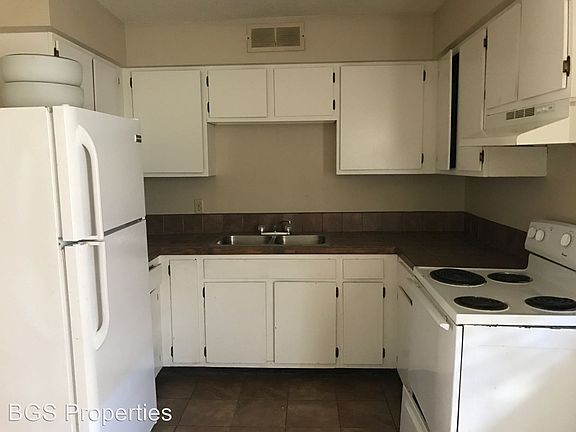 3rd image of 2105 Saint John Ave APT C1
