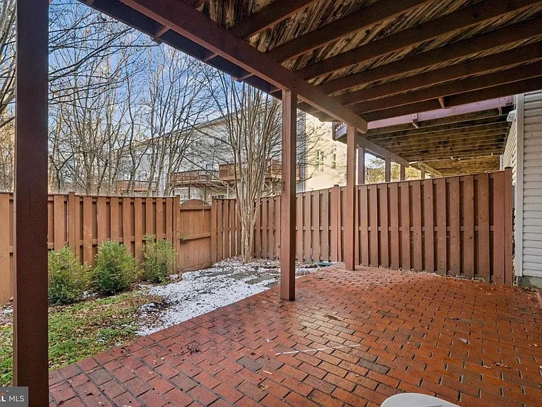 8555 Wyngate Manor Ct — Photo 6