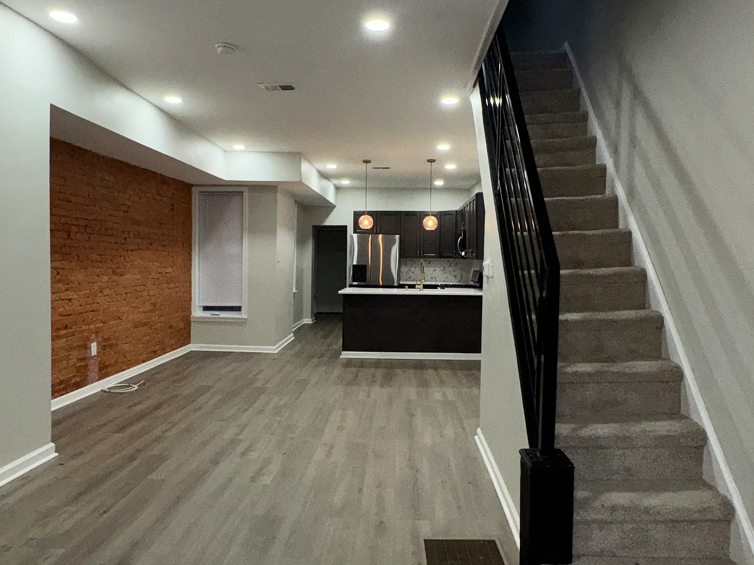 3 bed, 1.5 bath, 996 sqft, $1,700 — Photo 3