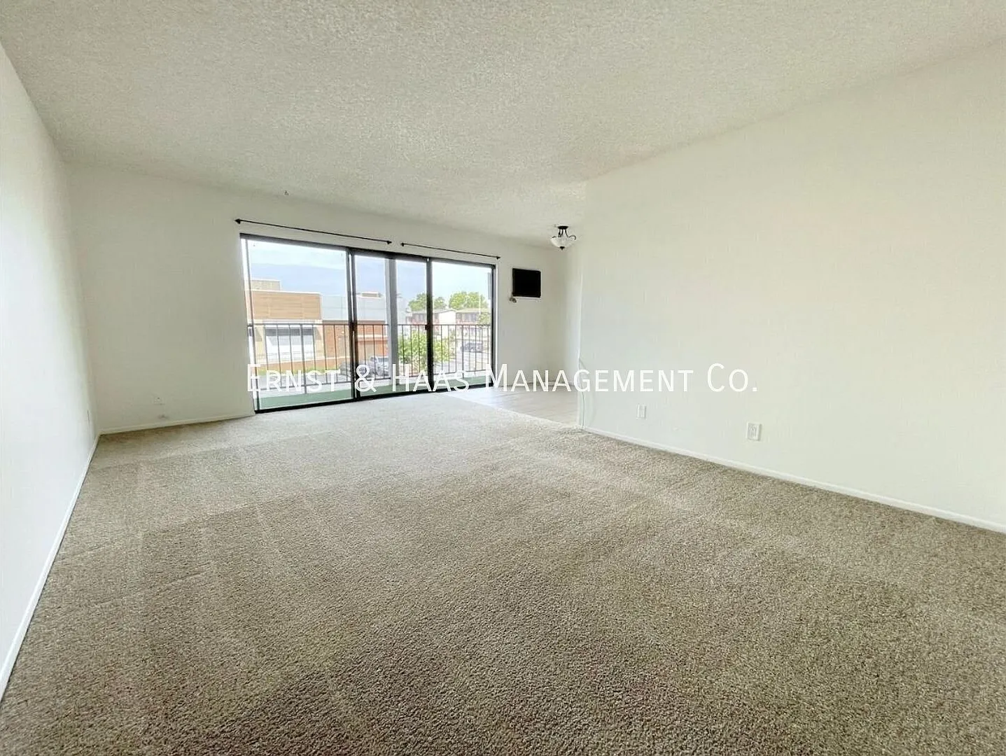 4595 California Ave — Photo 2
