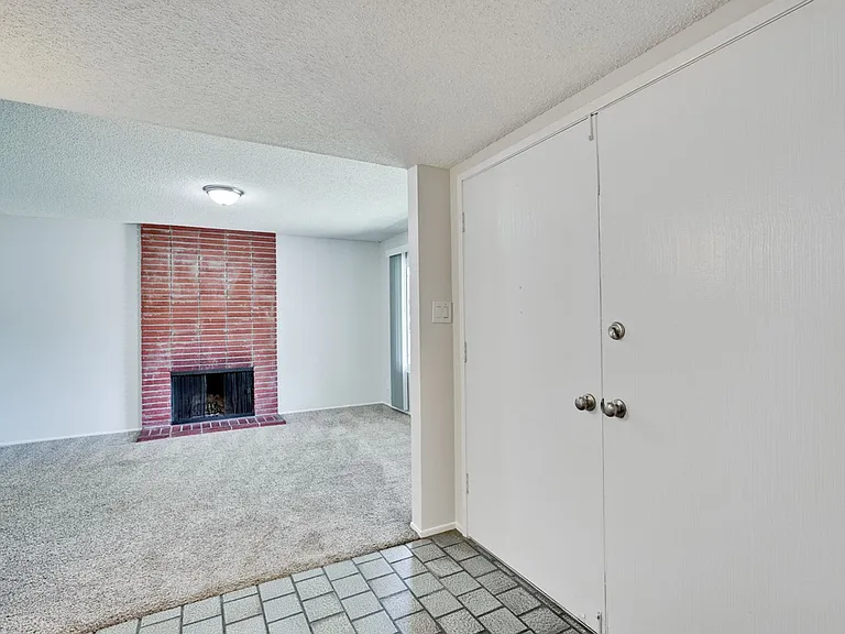 6063 Pineland Ave — Photo 5