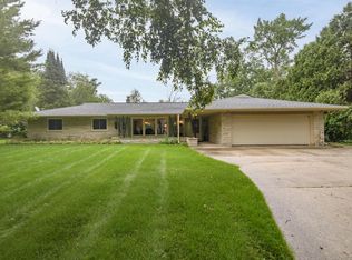 7420 N Longview AVENUE, Glendale, WI 53209