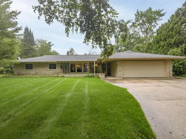 7420 N Longview AVENUE, Glendale, WI 53209