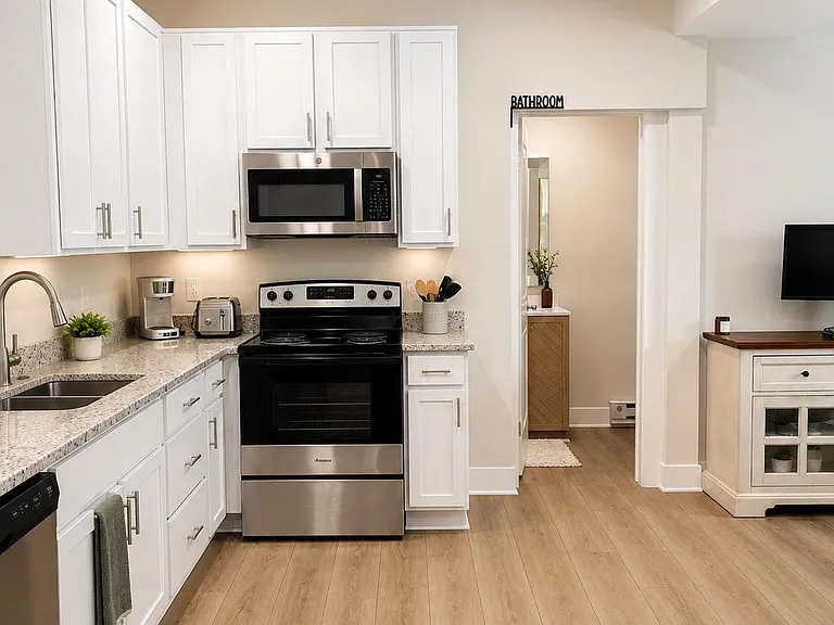 909 Corbett St — Photo 10
