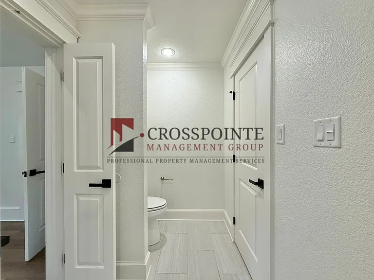 413 Dallas St — Photo 12