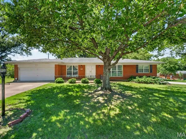 9341 Tea Rose Ln, Saint Louis, MO 63126