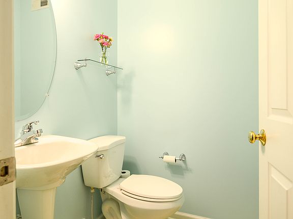 2nd image of 206 Wilmore Dr