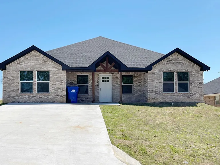 122 Watch Hill Dr — Photo 1