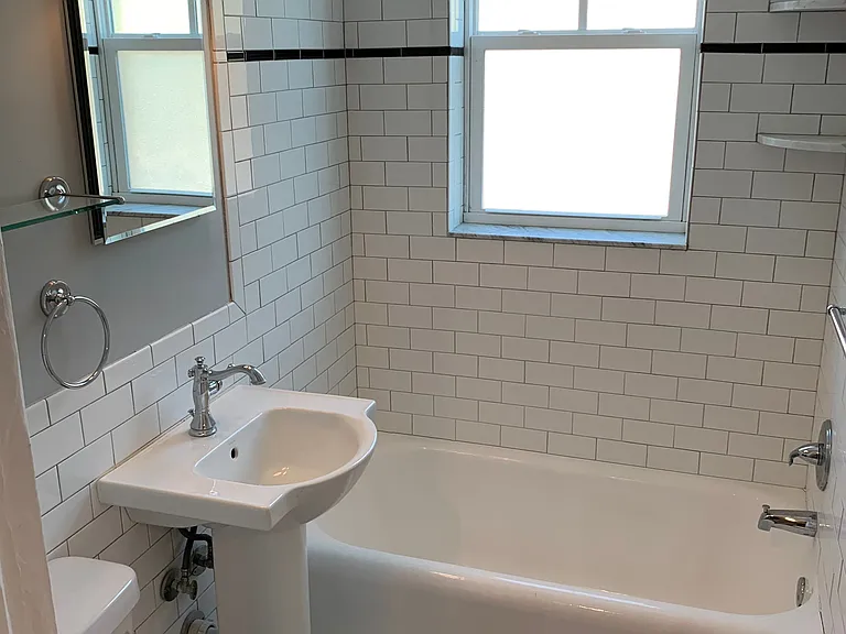635 12th Ave NE #17 — Photo 6
