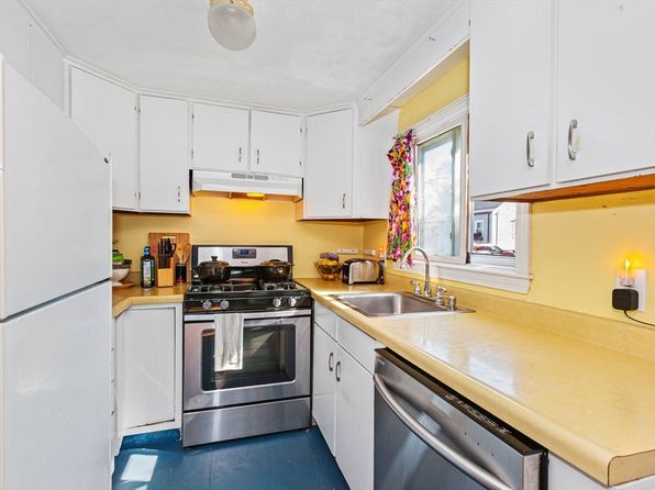 1077 Shirley St, Winthrop, MA 02152