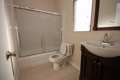 5th image of 915 N Ogden Dr APT 19