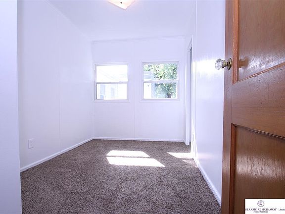 3rd image of 6751 Seward St