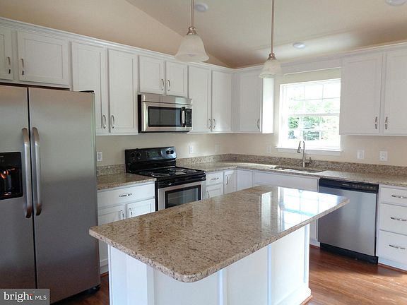3rd image of 6923 Lunette Ln