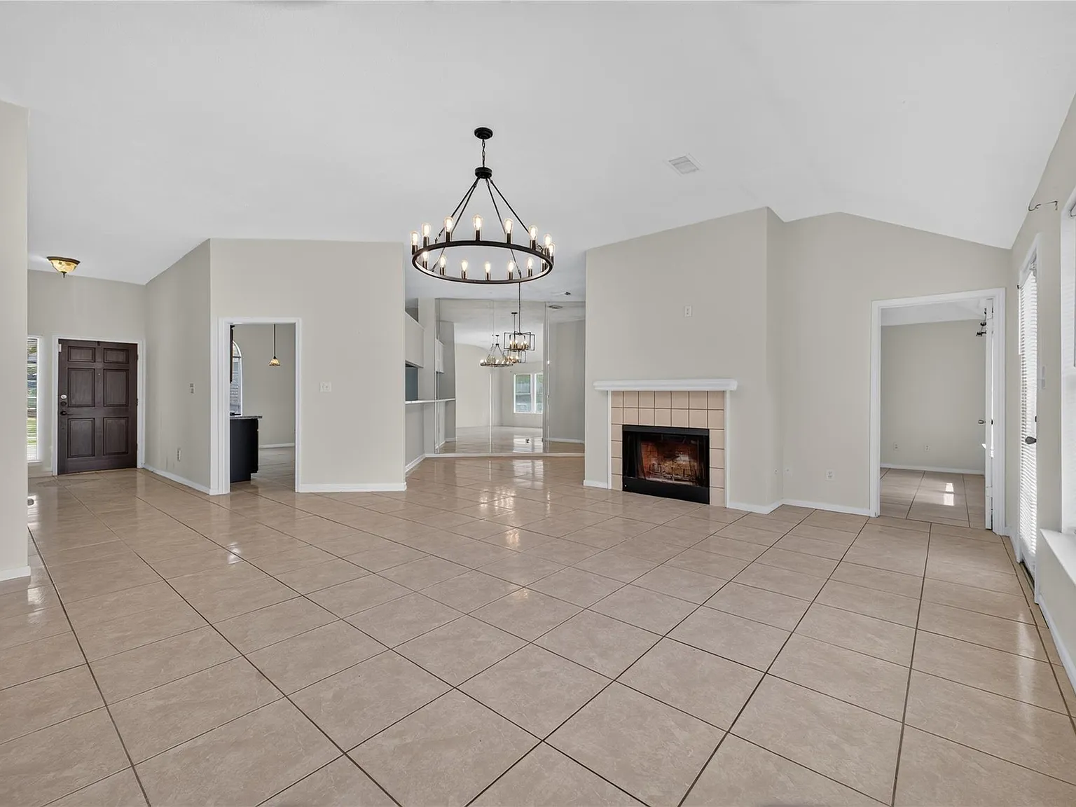 3 bed, 2.0 bath, 1860 sqft, $2,100 — Photo 4