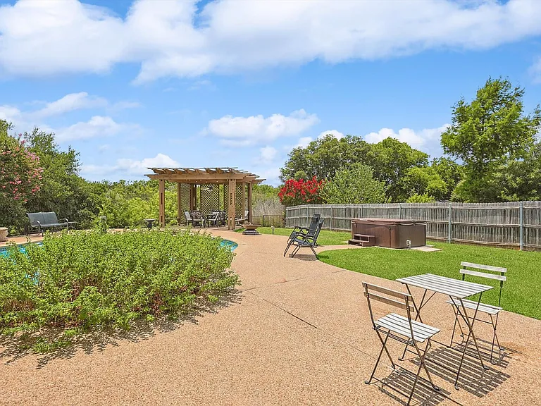 Falcon Ridge Dr — Photo 35