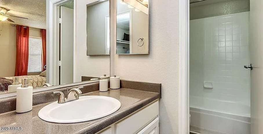 1 bed, 1.0 bath, 680 sqft, $1,177 — Photo 4