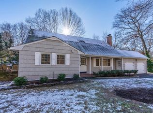 20 Bridle Path Rd, Smithtown, NY 11787