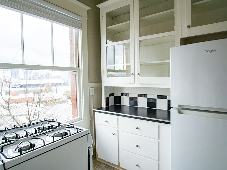 715 SW King Ave #53 — Photo 5