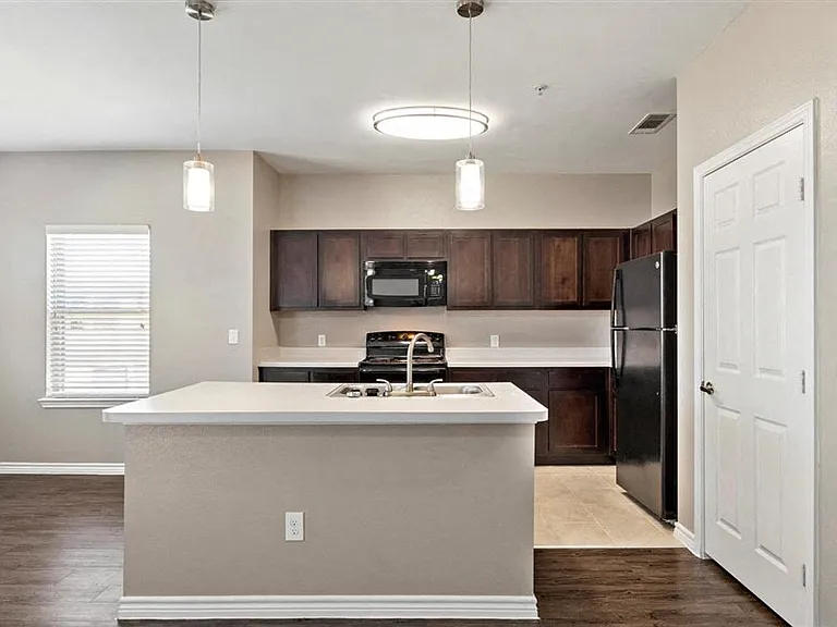 Creed Canyon Apartments — Photo 46