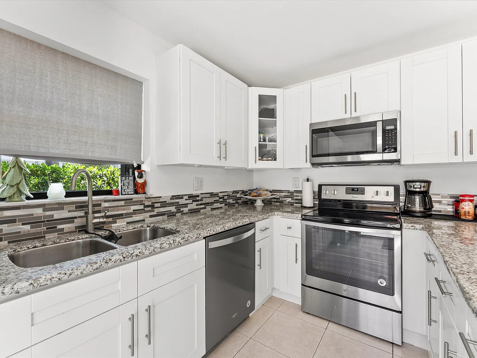 2 bed, 2.5 bath, 1380 sqft, $3,100 — Photo 2