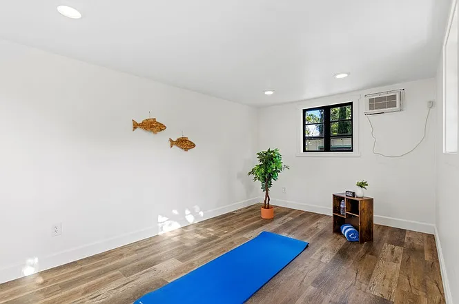 2335 Ivy Rd — Photo 6