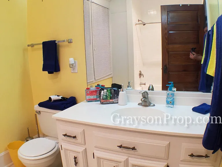 1330 Chestnut St #UPSTAIRS — Photo 12