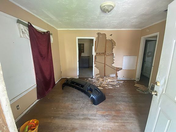 3rd image of 732 W North St