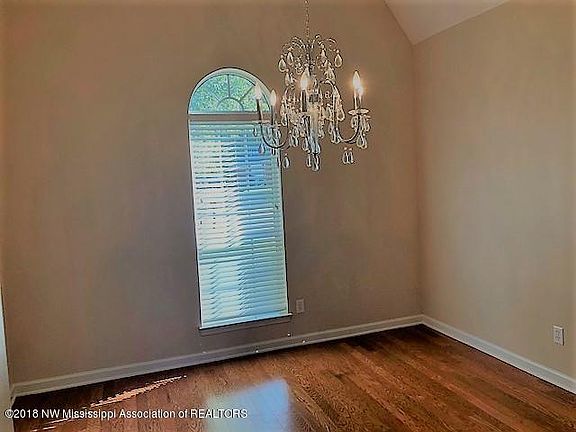 3rd image of 2736 Greencliff Dr