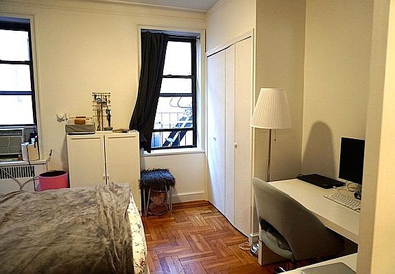 5th image of 208 E 28th St APT 3L