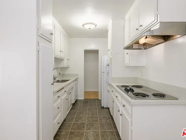2803 Arizona Ave #8 — Photo 6