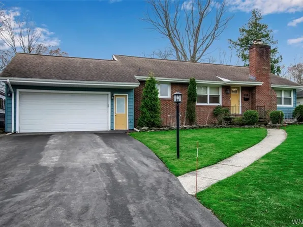 8709 Nottingham Ter, Williamsville, NY 14221