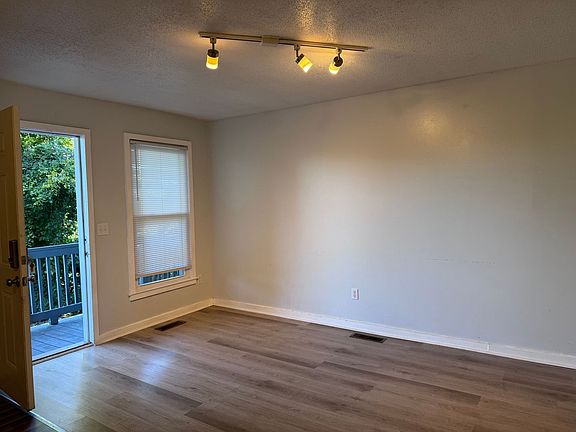 4th image of 1240 Old Liberty Rd #10
