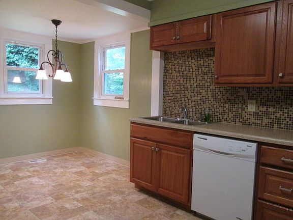 5th image of 808 Lincoln Ave