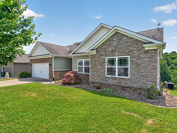 3rd image of 140 Westwoods Dr
