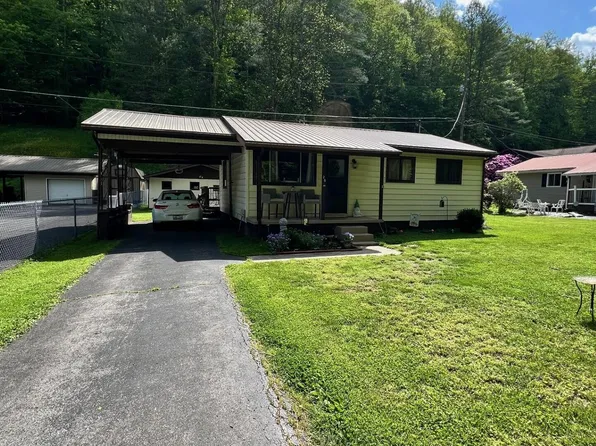 29 Knob Fork St, Pikeville, KY 41501