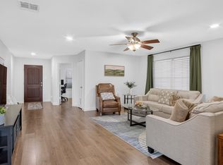 198 Brandie Mac Ln, Waxahachie, TX 75165