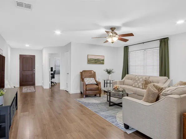 198 Brandie Mac Ln, Waxahachie, TX 75165