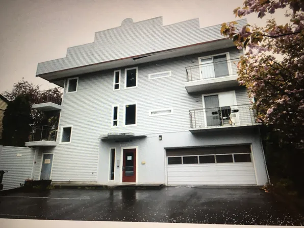 1722 NE 145th St #301, Seattle, WA 98155