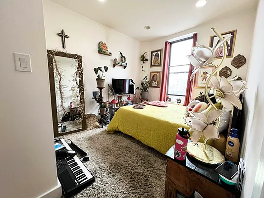 Rented by EastMount Realty LLC | media 3