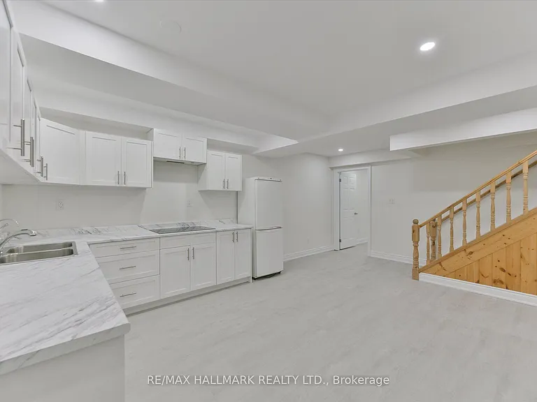 13918 Leslie St E — Photo 28