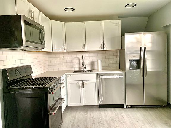 2nd image of 114 Franklin St #B