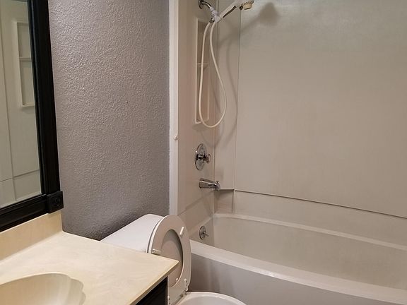 2 full spacious bathrooms with tubs 