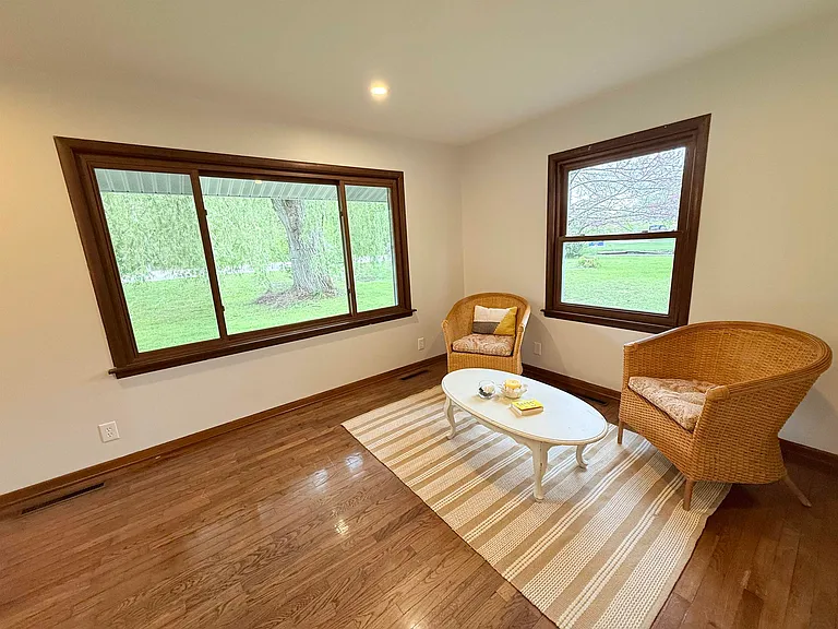 2350 N Eastman Rd — Photo 4